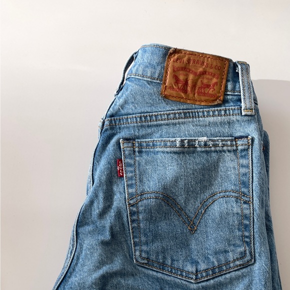 Levi's Wedgie Icon Jeans from Aritzia Medium Wash - Picture 2 of 16